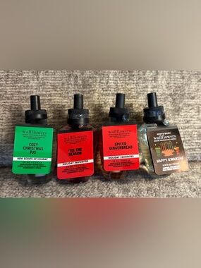 Bath & Body Works Christmas wallflower bundle